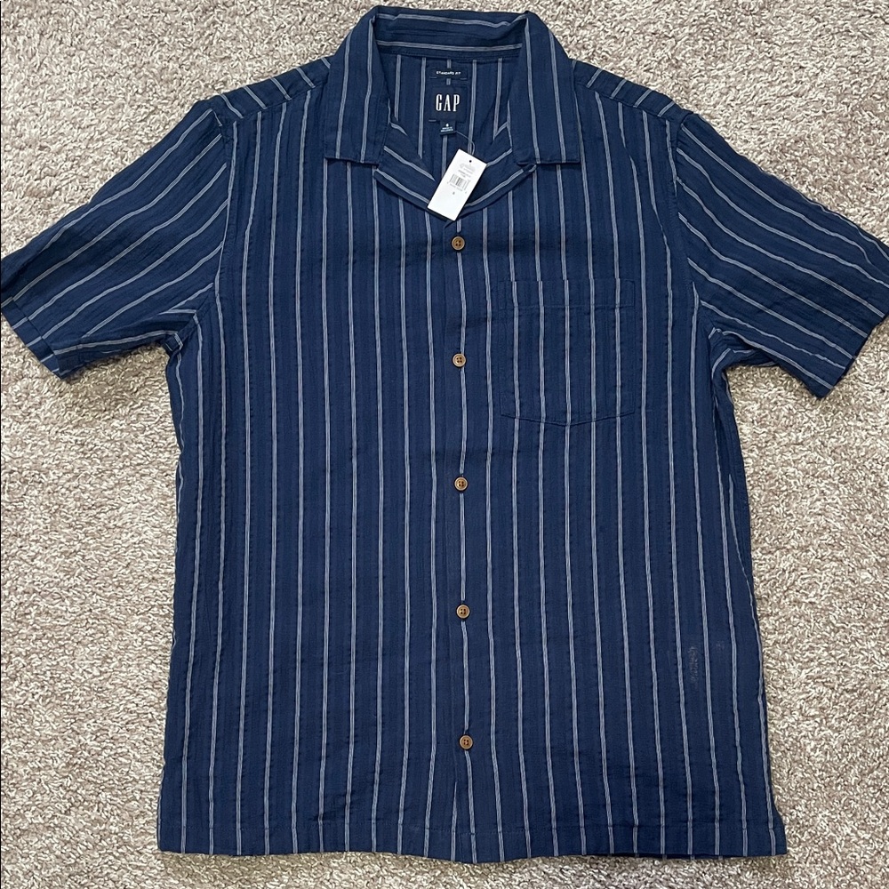 NWT GAP Men's Navy and White Striped Vacay Shirt - Picture 1 of 5